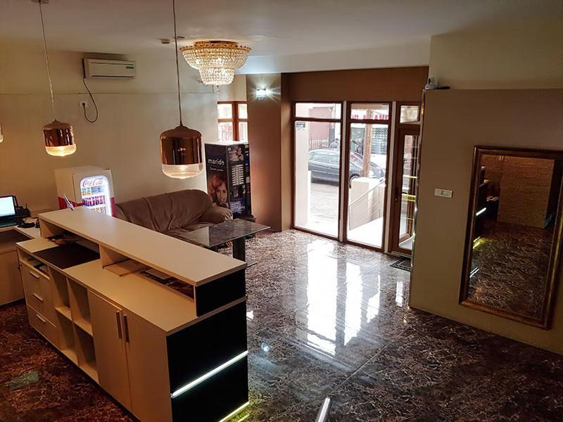 Hotel Uranus Bucureşti Ngoại thất bức ảnh