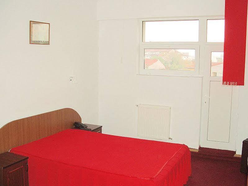 Hotel Uranus Bucureşti Ngoại thất bức ảnh