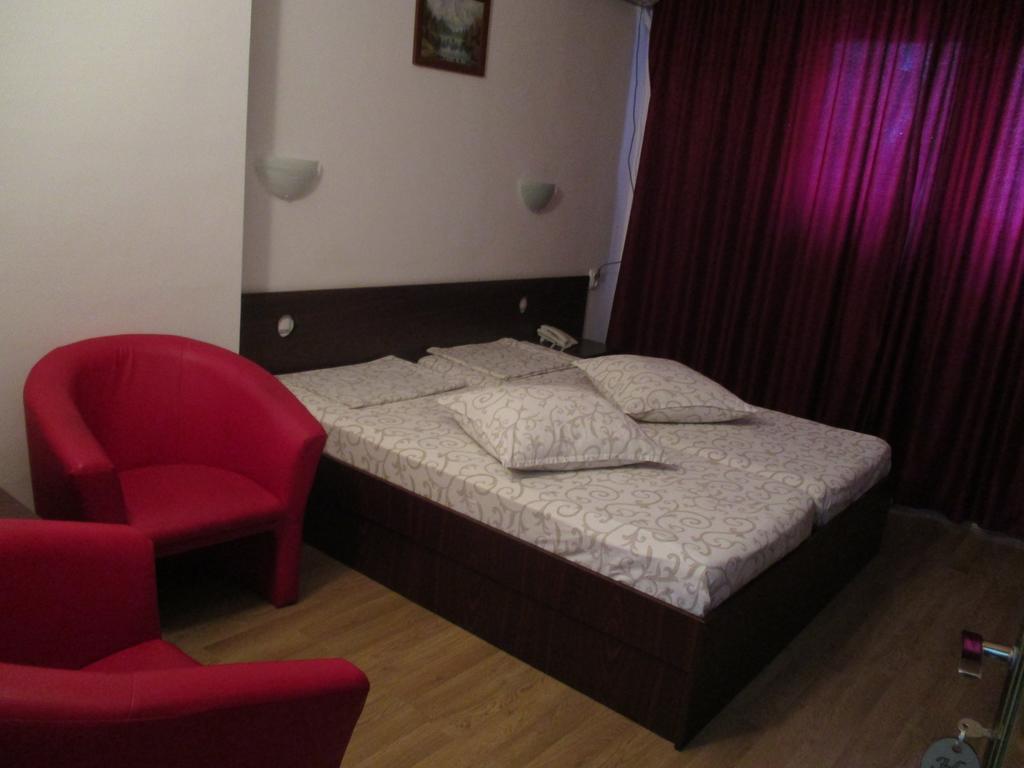 Hotel Uranus Bucureşti Ngoại thất bức ảnh