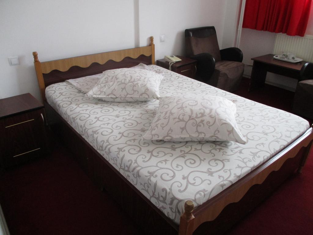 Hotel Uranus Bucureşti Ngoại thất bức ảnh
