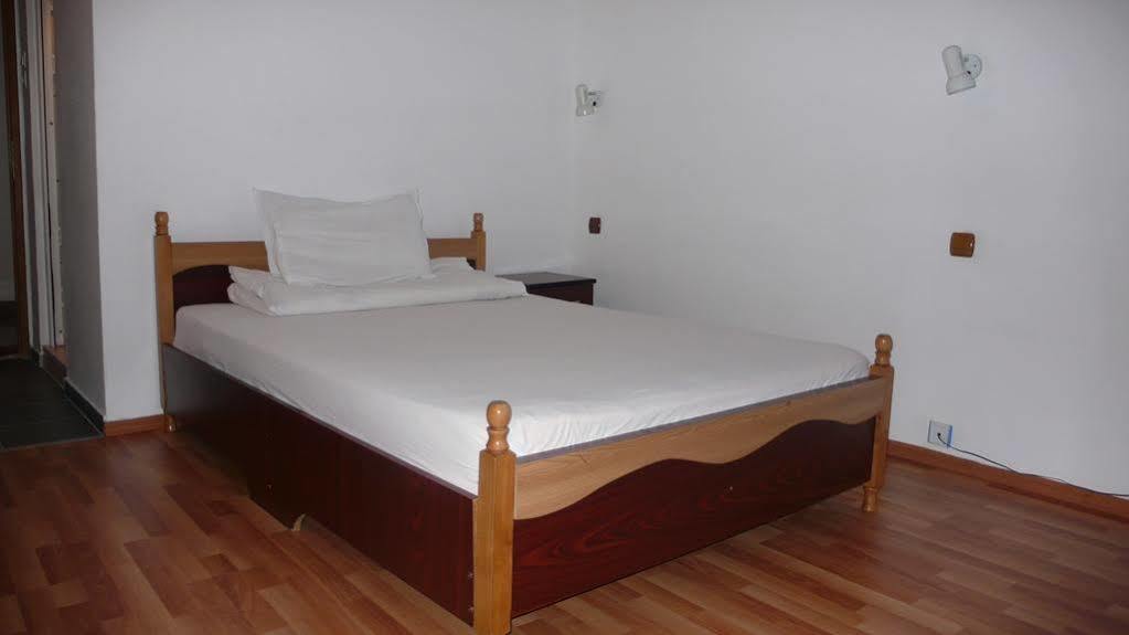 Hotel Uranus Bucureşti Ngoại thất bức ảnh